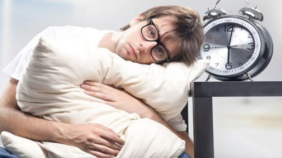دراسة بريطانية: النوم المتقطع يصيب بتقلب الحالة المزاجية