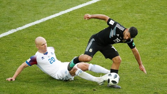 الأرجنتين يسقط في فخ التعادل أمام أيسلندا