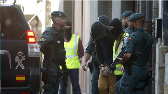 حبس ثلاثة أشخاص بتهمة تجنيد الشباب بمساجد مدريد