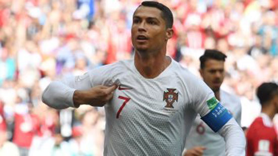 الفيفا يبرئ حكم مباراة البرتغال والمغرب من طلب قميص رونالدو