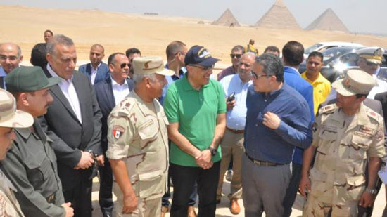رئيس الوزراء ووزير الآثار يتفقدون مشروع تطوير هضبة الأهرام والمتحف المصرى الكبير