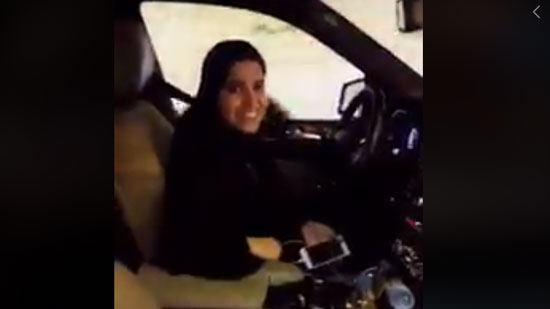 بالفيديو.. أول سيدة سعودية تعمل في 