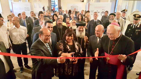 بالصور.. وزيرة الثقافة تشارك في افتتاح معرض للأيقونات القبطية بروما