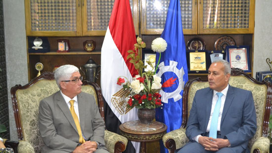 محافظ السويس يستقبل وفد ممثلي هيئة فولبرايت المصرية