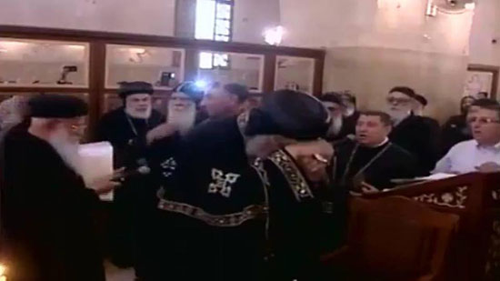 البابا يصل دير أبو مقار لترأس صلاة جنازة الأنبا أبيفانيوس