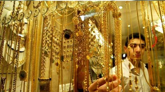 صحيفة: الإيرانيون يدخرون الذهب لمواجهة العقوبات الأمريكية
