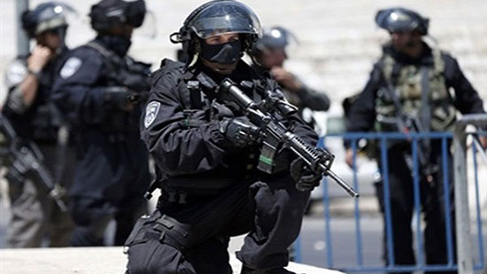 الشرطة الإسرائيلية تفرق معتصمين أمام باب الأسباط بالقوة