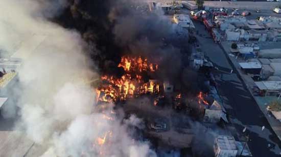 حريق ضخم بسوق الخيام في الكويت