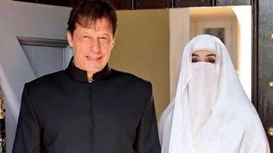نقاب زوجة رئيس وزراء باكستان الجديد يثير جدلاً 
