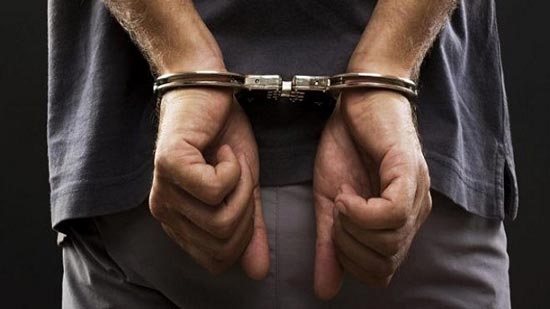 القبض على أمين شرطة مفصول بحوزته ٢٥٠ جرامًا من مخدر الحشيش