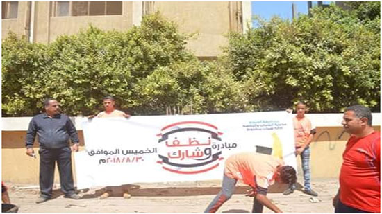 نظافة وتسوية شوارع منفلوط بأسيوط بمشاركة 50شاب وفتاة خلال مبادرة 