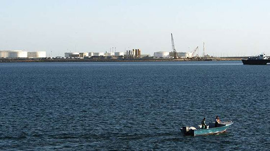 إيران تنقل ميناء رئيسيا لتصدير النفط من الخليج
