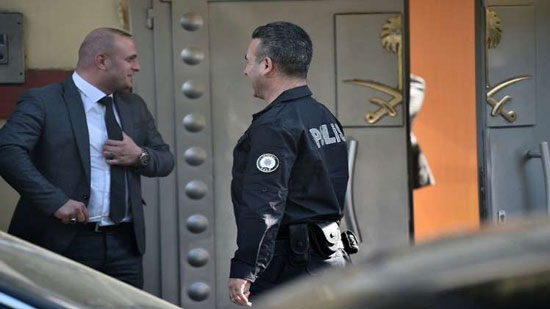 صورة تظهر لحظة دخول خاشقجي إلى قنصلية بلاده في إسطنبول