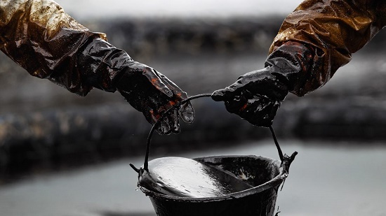 كبرى شركات التجارة تتوقع أسعار النفط عند 65-100 دولار العام القادم

