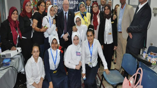 الوزير البريطاني للتنمية الدولية يزور مدرسة سراى القبة لدعم “المعلمون أولاً”