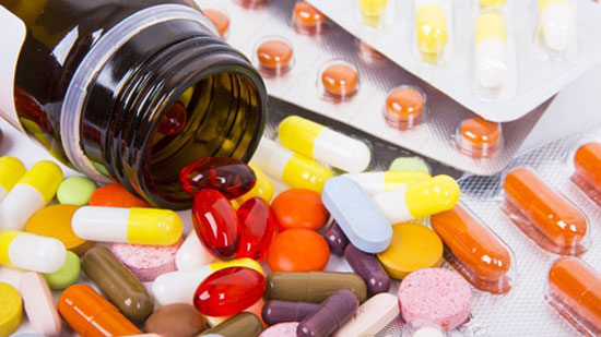 لماذا يتم طرح الأدوية ثم سحبها من السوق.. وزارة الصحة تصدر منشورات تحذيرية 
