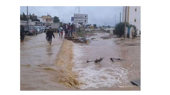 «الأمطار» تتسبب في تعليق الدراسة وخدمات المترو والقطارات في تونس