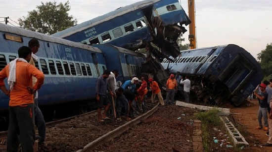 مصرع 60 شخصا دهسهم قطار في الهند