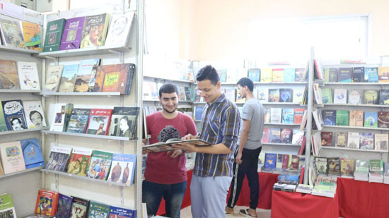 بالصور.. افتتاح معرض القاهرة الدولي للكتاب بمركز شباب المدينة بالسويس