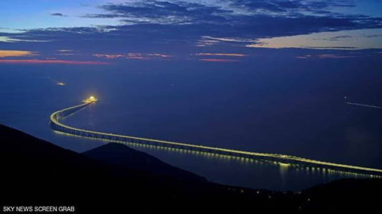 الصين تفتتح أطول جسر مائي في العالم