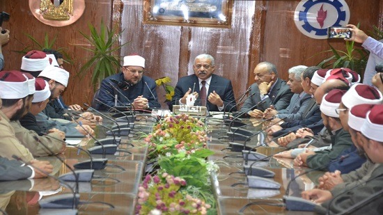  بالصور.. وزير الاوقاف في لقاء مع أئمة مساجد السويس
