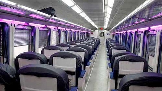 وزير الرياضة ورئيس السكة الحديد يشهدان انطلاق أولى رحلات قطار الشباب
