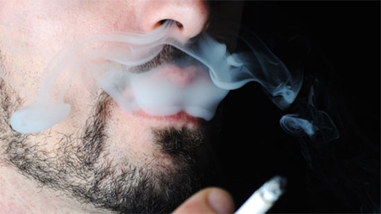 دراسة جديدة تكشف وجود السكر بالسجائر وأضرارها القاتلة