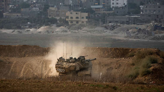 دبابة إسرائيلية على حدود قطاع غزة