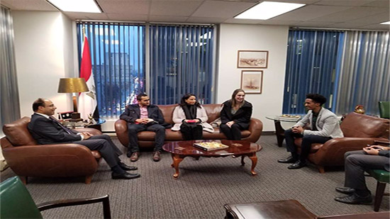 سفير مصر في كندا يلتقي الشباب الكندي المشارك في منتدى شباب العالم