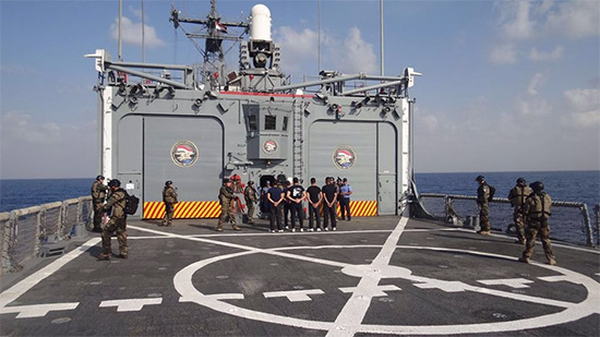 القوات البحرية المصرية والفرنسية ينفذان محاكاة حية لحماية أهداف بحرية 