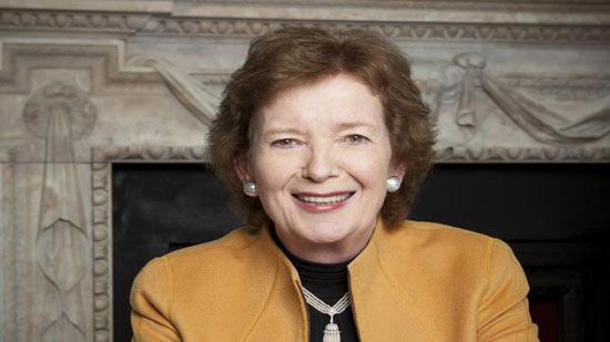 مارى روبنسون أول سيدة تتولي رئاسة أيرلندا