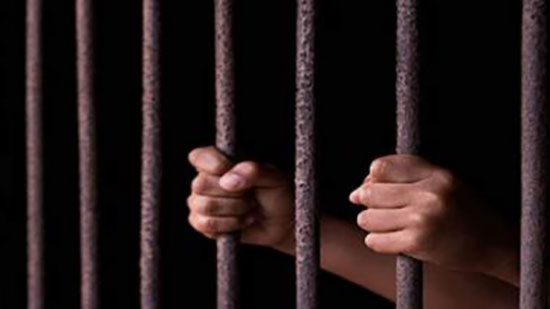 السجن 7 سنوات لعريف شرطة هرب متهما مقابل 50 ألف جنيه رشوة