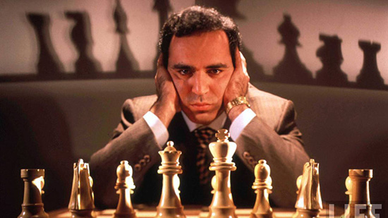 فى مثل هذا اليوم.. جاري كاسباروف أصغر بطل في الشطرنج