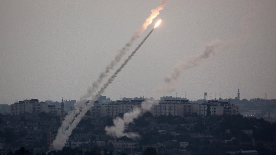 بالفيديو.. لحظة سقوط 100 صاروخ من غزة على جنوب إسرائيل

