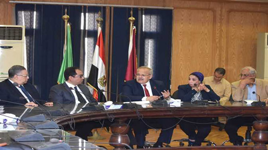 رئيس جامعة القاهرة يعقد اجتماعًا لمتابعة أعمال تطوير «أبوالريش»