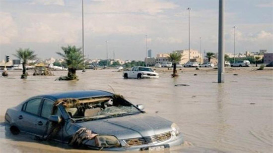 الكويت تعطل العمل في مؤسسات حكومية بسبب الطقس السيء