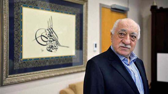 رجل الدين التركي المعارض لسياسات أردوغان والمقيم في المنفى فتح الله غولن