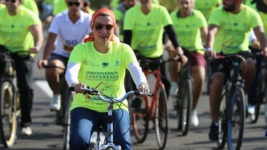 وزيرة البيئة تقود ماراثون دراجات بشرم الشيخ
