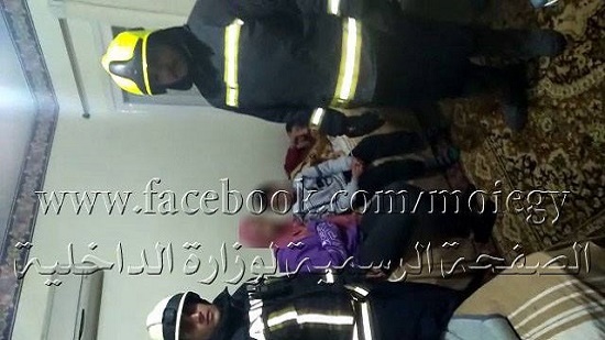 وحدات الإنقاذ بالحماية المدنية بالقاهرة تنجح في إنقاذ سيدة مسنة وطفلين محتجزين بمسكنهم

