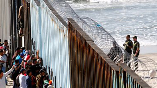 طالبى اللجوء على حدود المكسيك