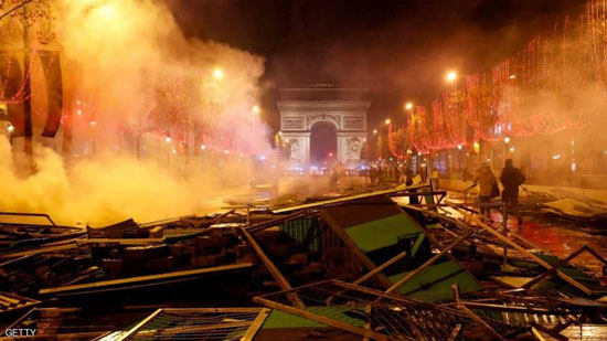 الاحتجاجات حولت باريس إلى ساحة ماوجهات مع الشرطة.