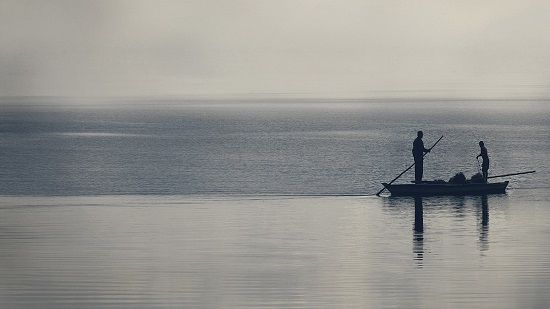 توقف حركة الصيد ببحيرة البرلس لشدة الرياح وارتفاع الأمواج
