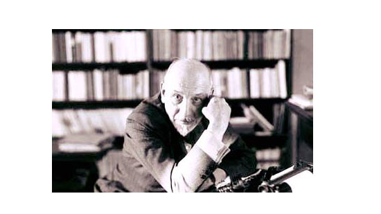 الكاتب الإيطالي  لويجى بيراندللو