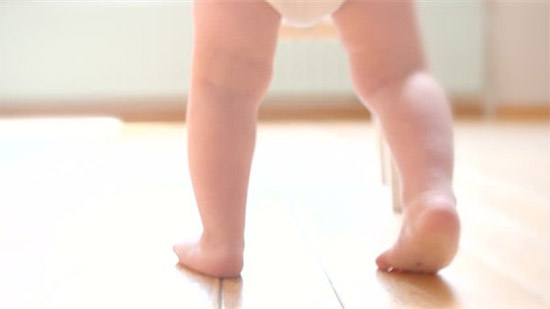 
كيف يمكن تجنب مشكلة تقوس الساقين عند الأطفال؟
