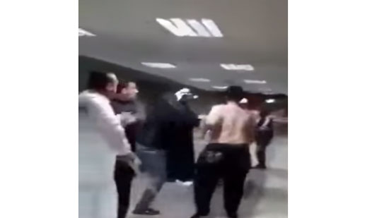  بالفيديو – شجار بالعصي داخل مستشفى بالكويت 