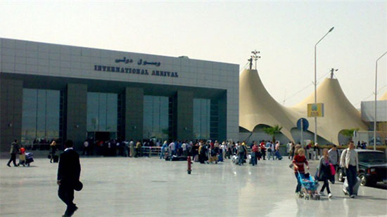 مطار الغردقة يستقبل أول الرحلات السويسرية.. وخبير: السياحة فى مصر غير مكلفة