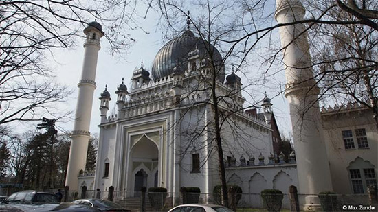 السلطات الألمانية تفتش مسجدا في برلين للاشتباه في تمويل الإرهاب
