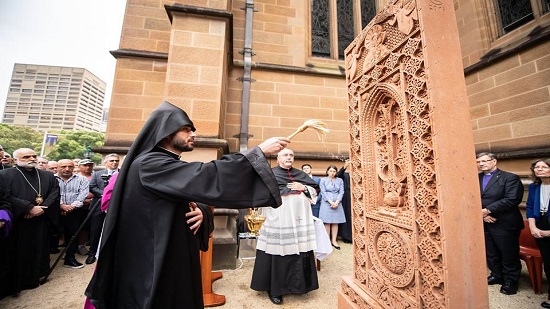  احتفالات رفع الستار عن صليب الشهادة المنحوت بكاتدرائية العذراء الكاثوليكية بأستراليا 