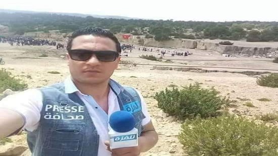  صحفي تونسي يشعل النيران في نفسه 
