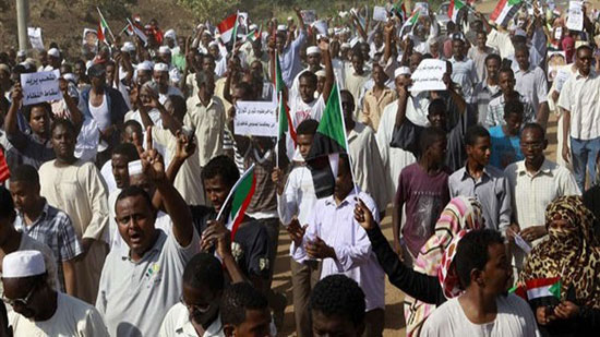 أحزاب سودانية تتظاهر غدا للمطالبة بتنحي البشير